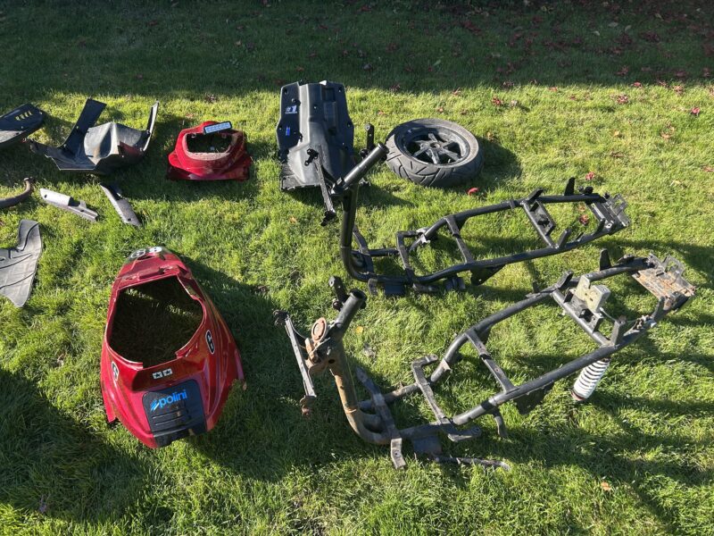 Hot 50 dele, 2 stel røde skjolde er solgt