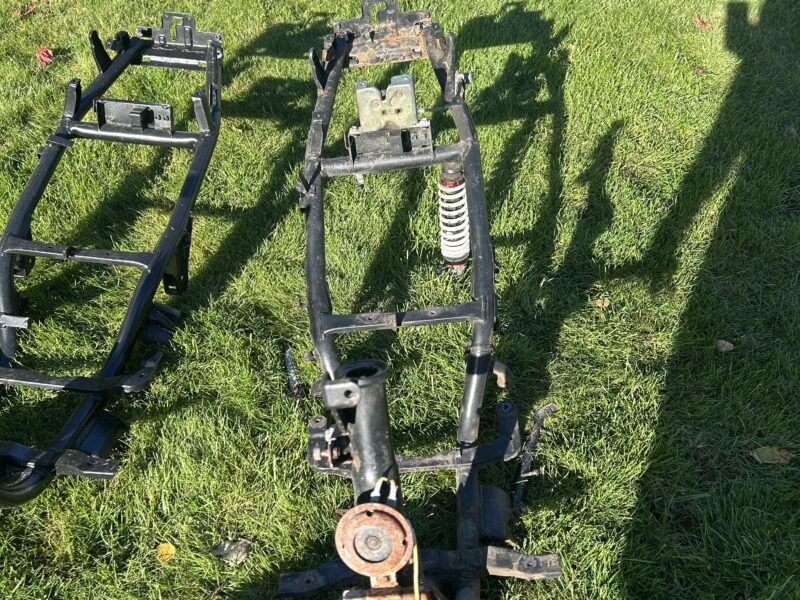 Hot 50 dele, 2 stel røde skjolde er solgt