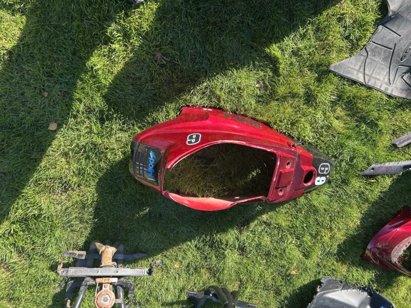 Hot 50 dele, 2 stel røde skjolde er solgt