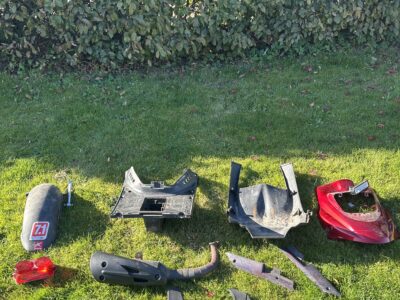 Hot 50 dele, 2 stel røde skjolde er solgt