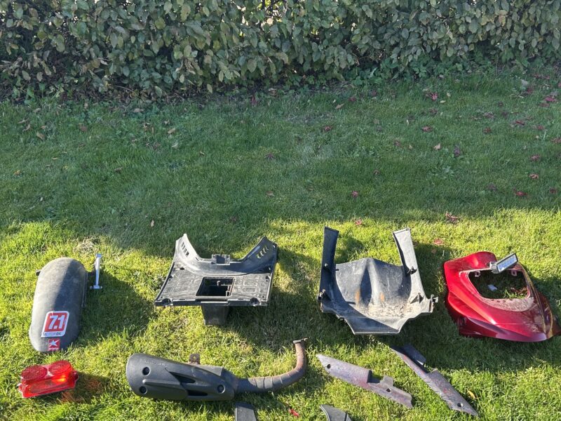 Hot 50 dele, 2 stel røde skjolde er solgt