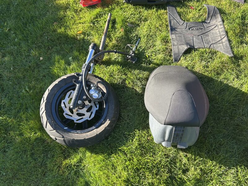 Hot 50 dele, 2 stel røde skjolde er solgt